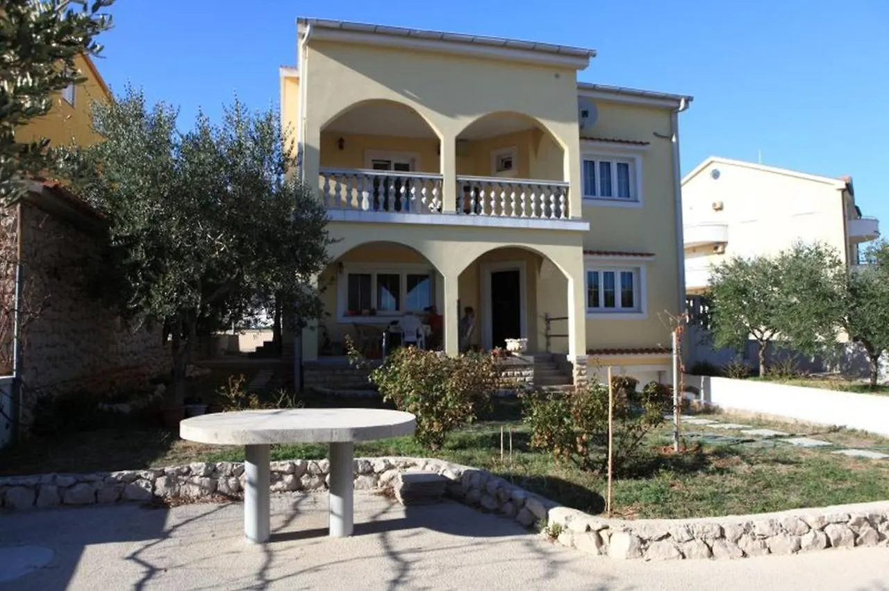 Apartments Tinka Povljana