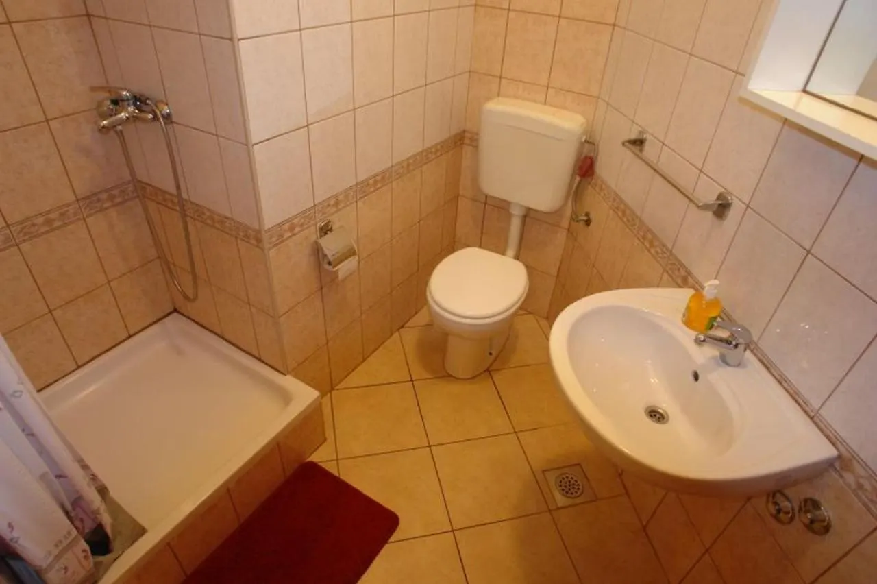 Apartments Tinka Povljana 0*,  Croazia