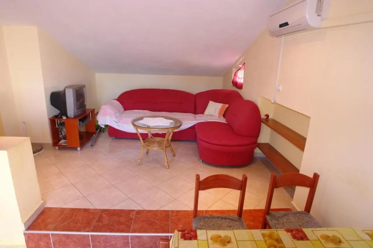 Apartments Tinka Povljana Affittacamere