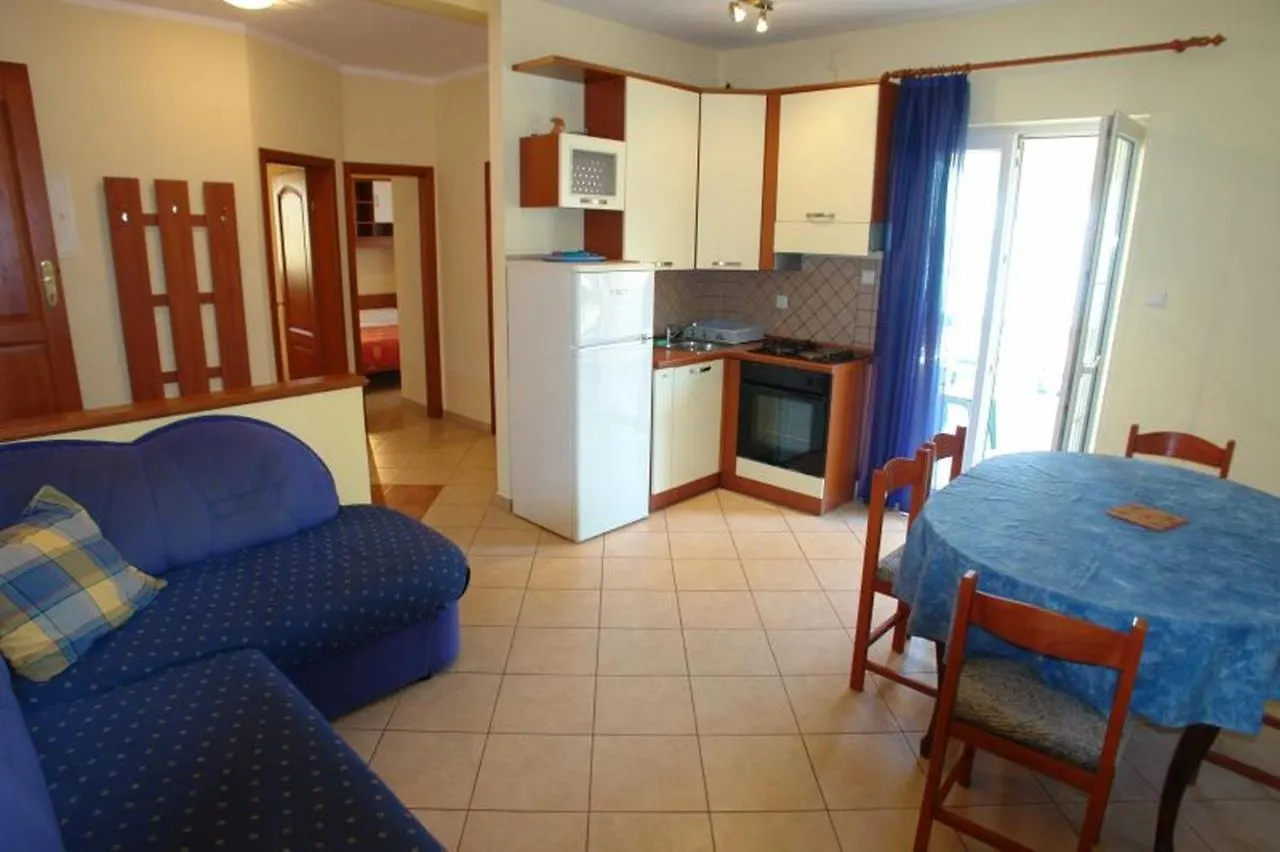 Apartments Tinka Povljana 0*,
