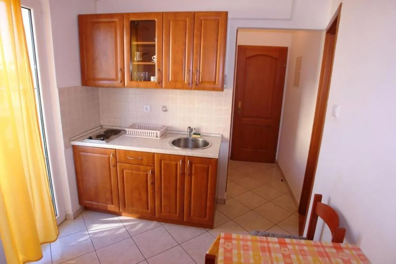 Apartments Tinka Povljana Affittacamere