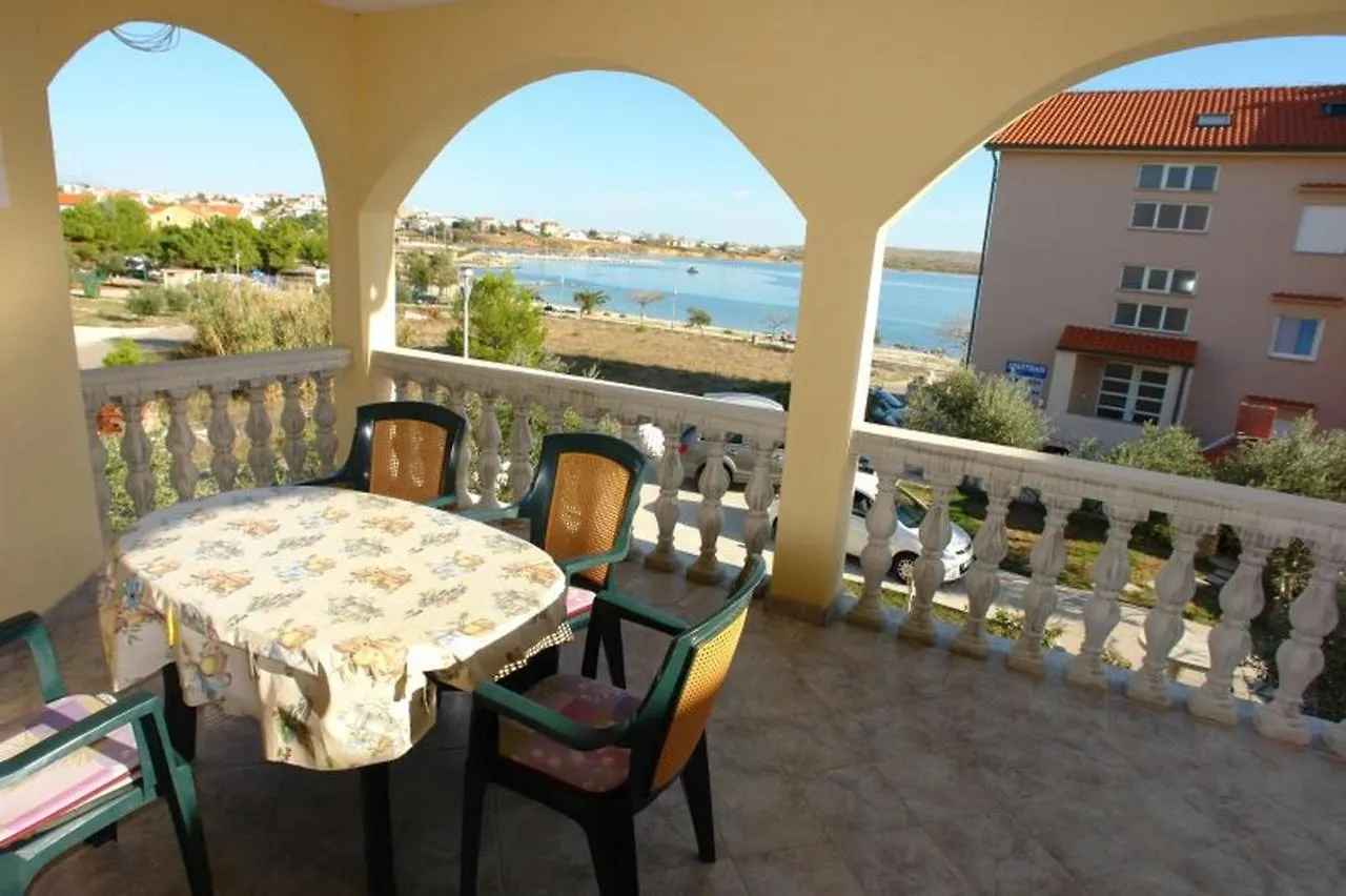 Affittacamere Apartments Tinka Povljana