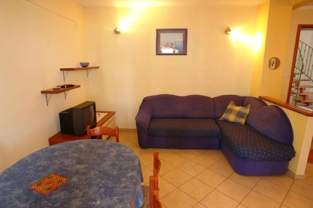 Apartments Tinka Povljana Affittacamere