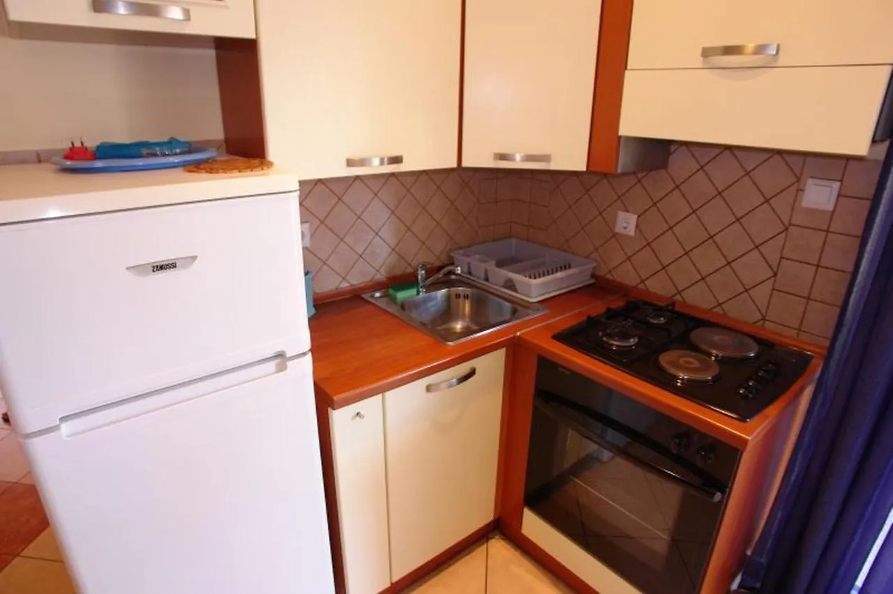 Apartments Tinka Povljana 0*,